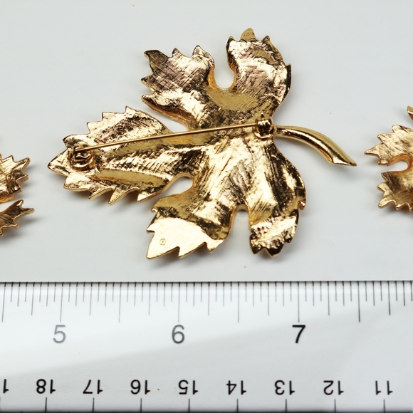 π VINTAGE GLITTERING GOLD MAPLE LEAF PARURE π - Picture 8 of 8